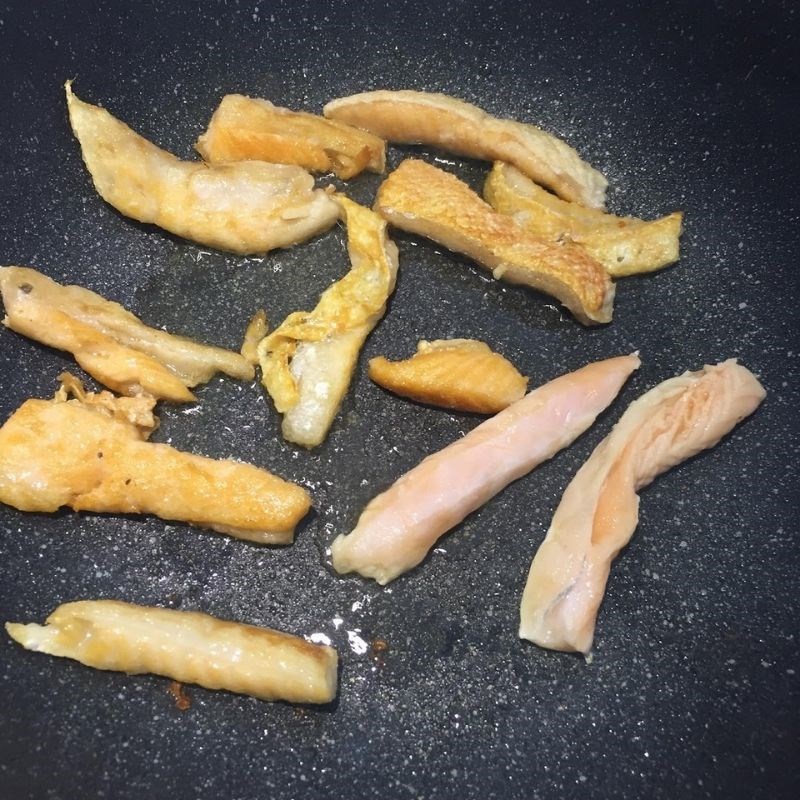 Bước 2 Làm cá hồi sốt Teriyaki Lườn cá hồi áp chảo sốt Teriyaki