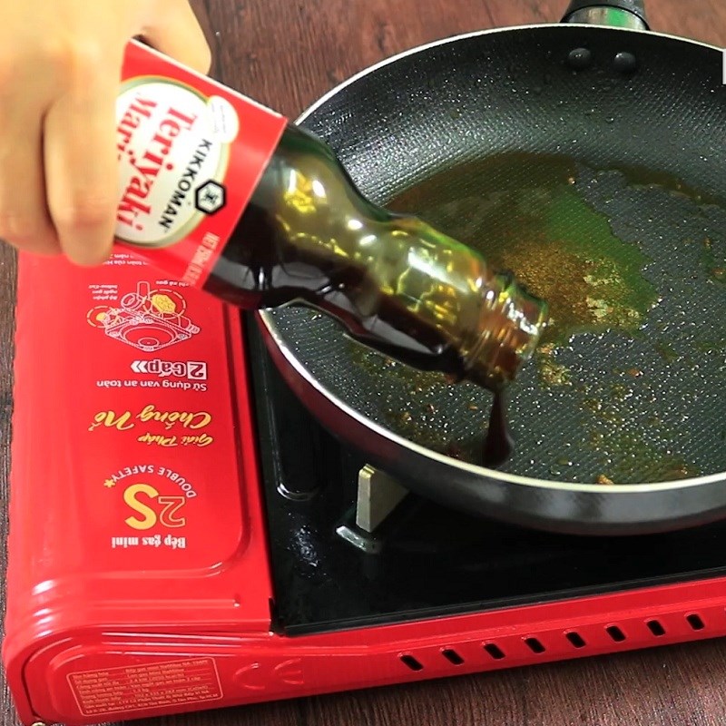 Bước 4 Làm cá hồi sốt teriyaki Phi lê cá hồi áp chảo sốt Teriyaki