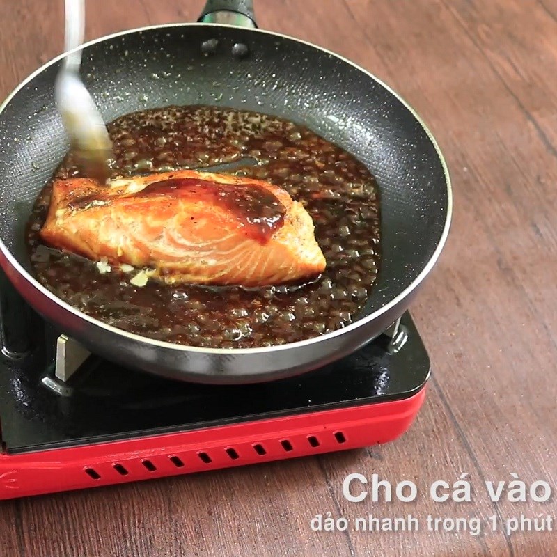 Bước 4 Làm cá hồi sốt teriyaki Phi lê cá hồi áp chảo sốt Teriyaki