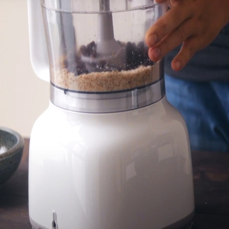 Bước 2 Làm đế bánh Bánh phô mai xoài thuần chay