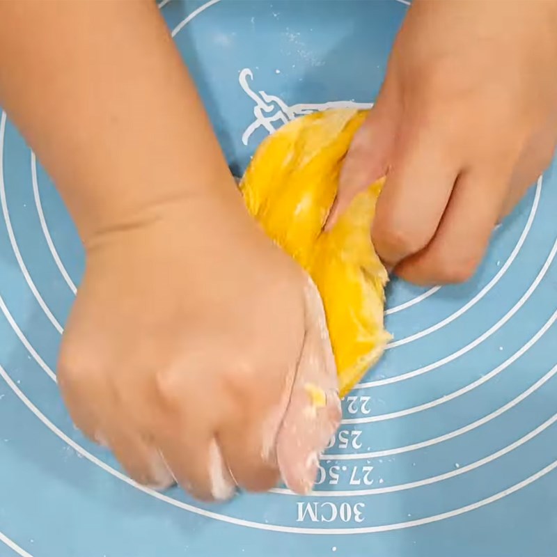Bước 2 Làm hạt bí đỏ Chè bí đỏ đậu xanh