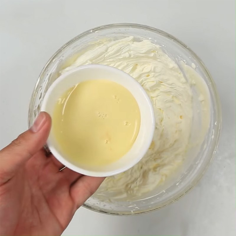 Bước 2 Làm hỗn hợp kem Kem vanilla