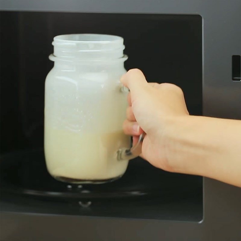 Bước 1 Làm milk foam (macchiato) Trà đen macchiato