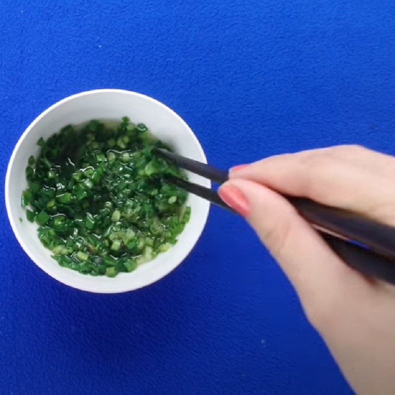 Bước 3 Làm mỡ hành Ốc móng tay nướng bơ hành