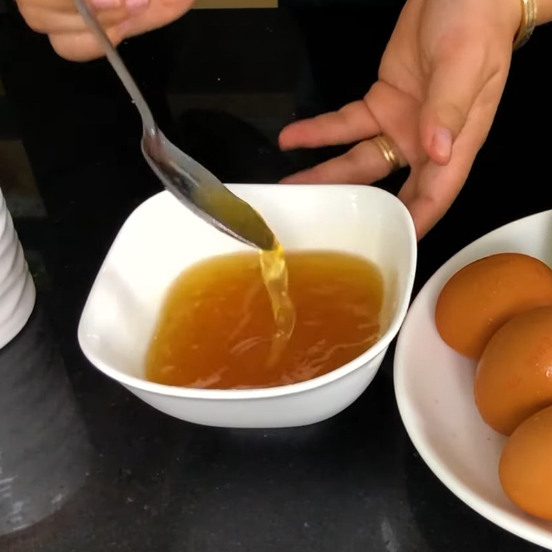 Bước 3 Làm nước chấm Gỏi cuốn thập cẩm