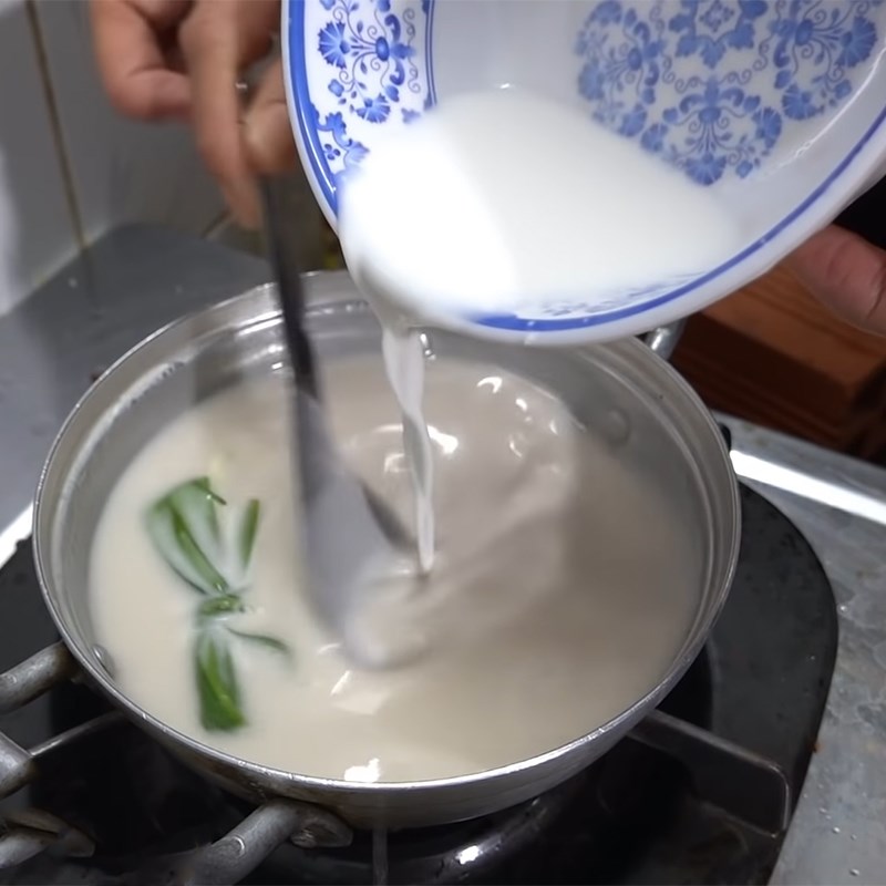 Bước 4 Làm nước cốt dừa ăn chè Chè đậu trắng bằng nồi cơm điện