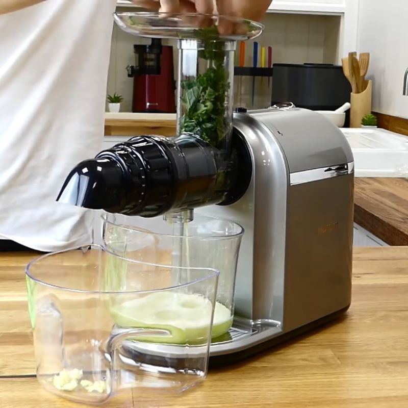 Bước 2 Làm nước ép Nước ép cải kale cần tây