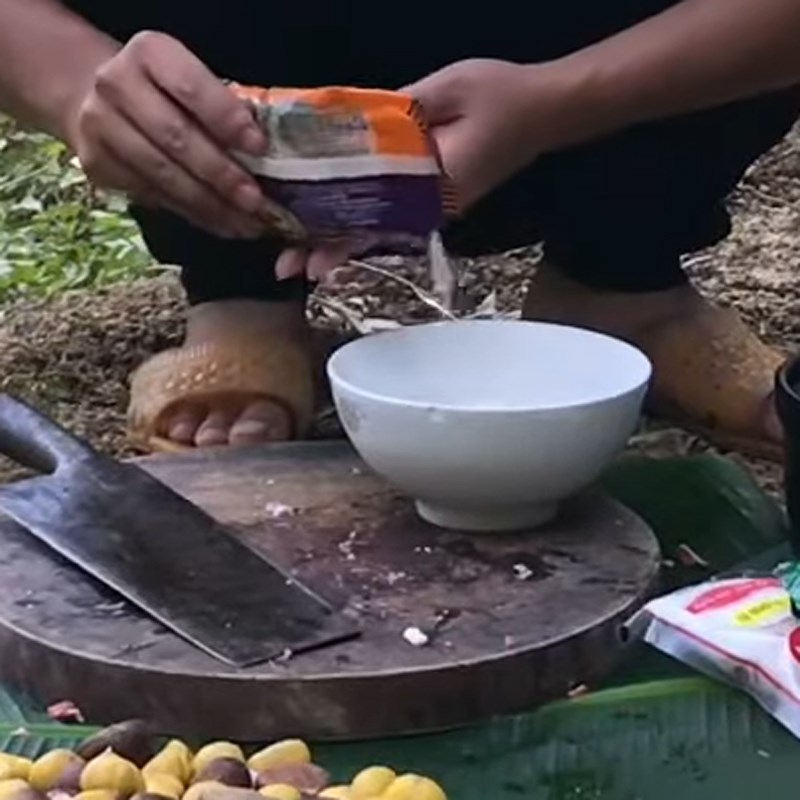 Bước 2 Làm nước hầm Chân giò hầm hạt dẻ