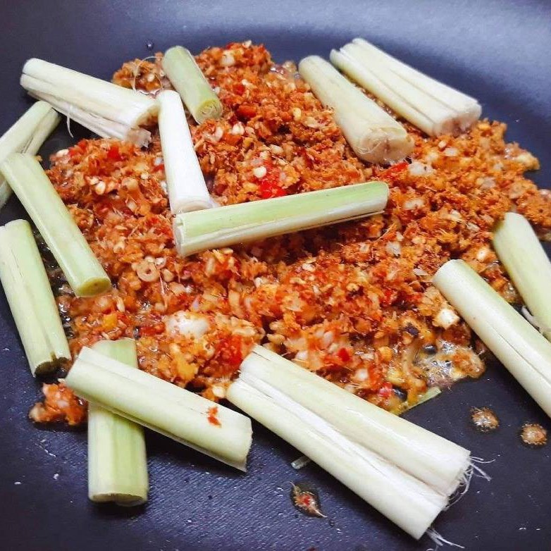 Bước 3 Làm nước sốt kho Chân gà kho sả ớt