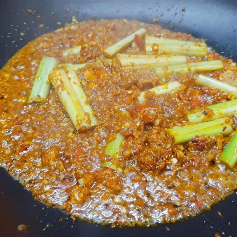 Bước 3 Làm nước sốt kho Chân gà kho sả ớt