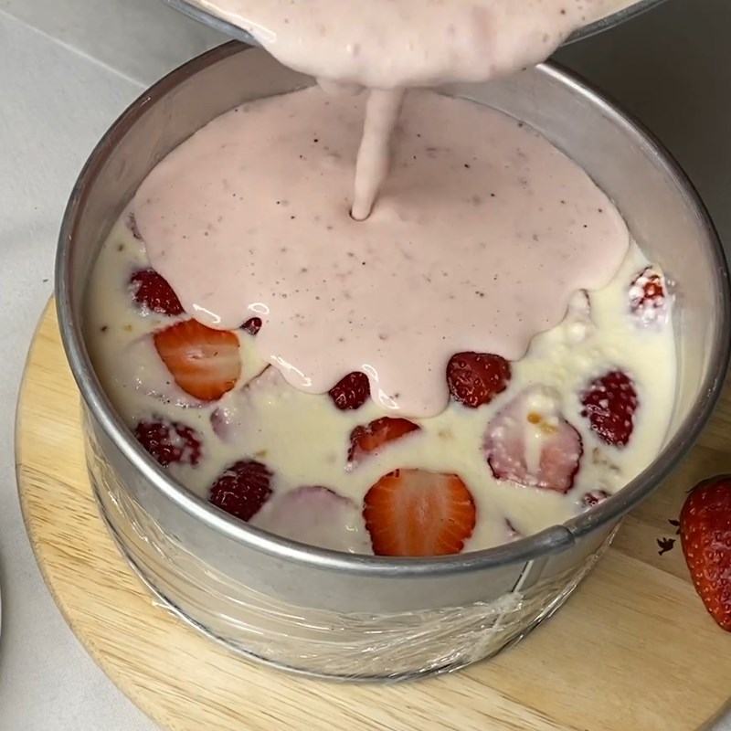 Bước 4 Làm phần pudding dâu Bánh pudding dâu