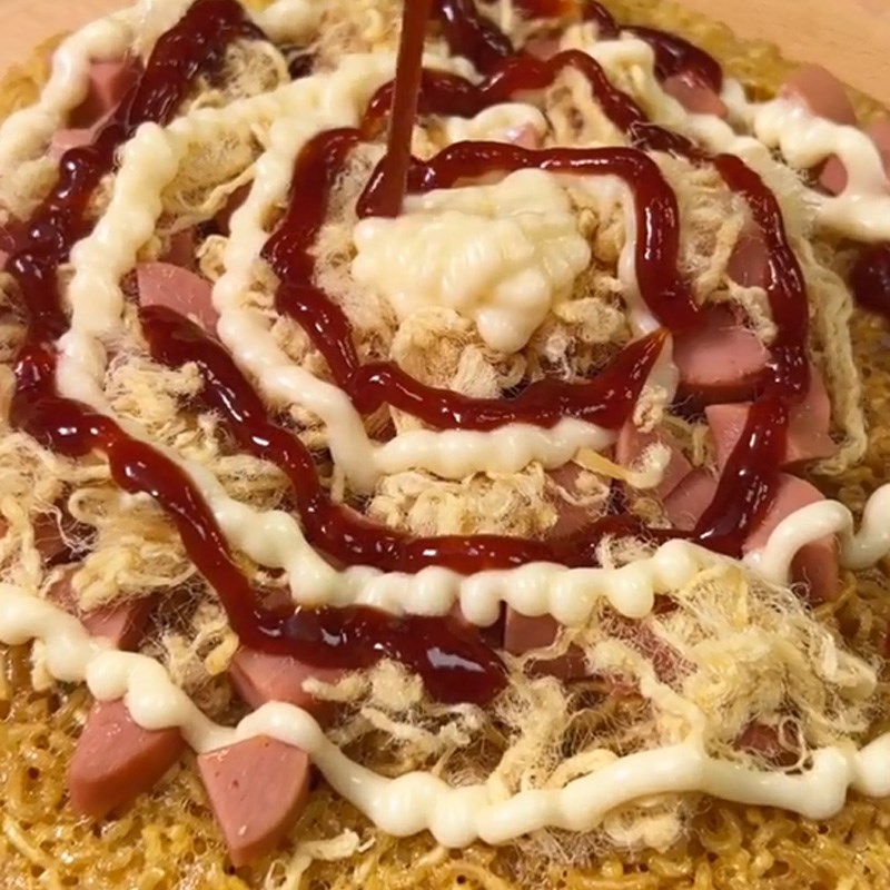 Bước 2 Làm pizza Pizza mì gói (Công thức được chia sẻ từ TikTok Cách Nấu Ngon cùng Cách Nấu Ngon)