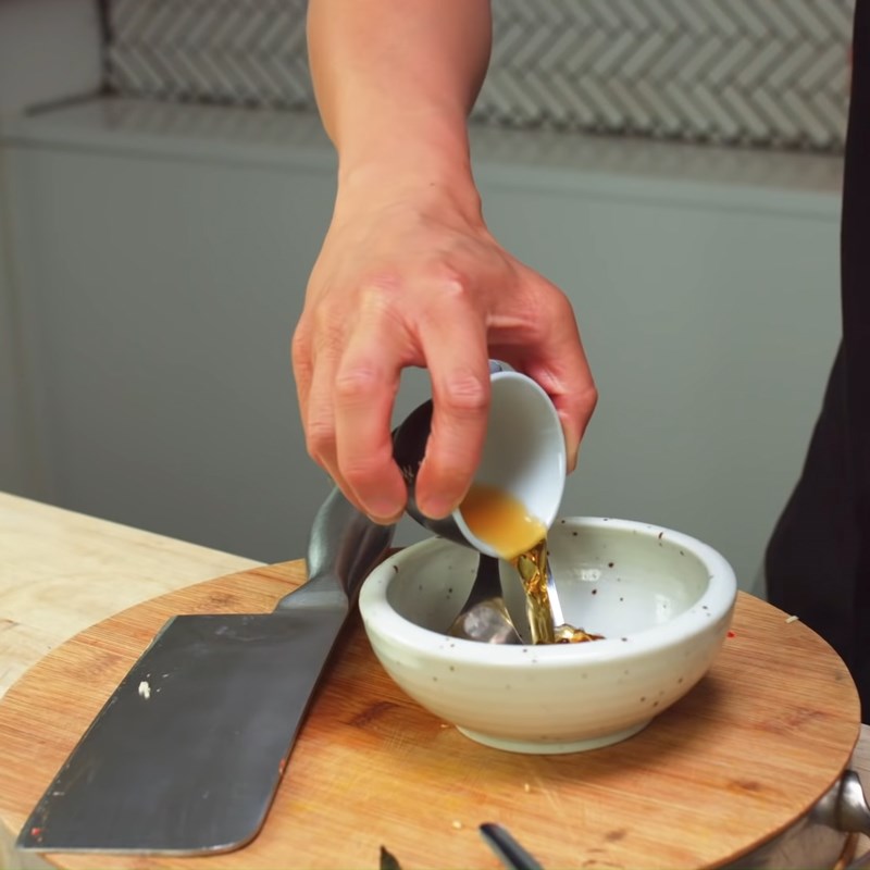 Bước 3 Làm sốt Đậu que xào tương đen
