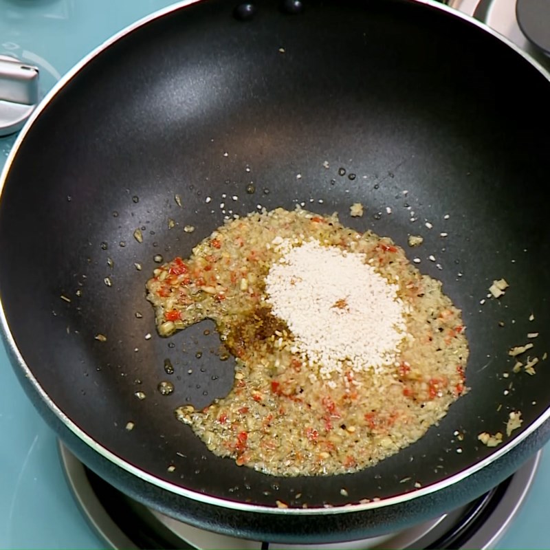 Bước 2 Làm sốt cà ri Cà ri khoai tây chay