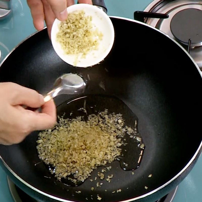 Bước 2 Làm sốt cà ri Cà ri khoai tây chay