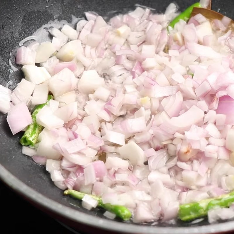 Bước 4 Làm sốt cà ri Cà ri gà cay