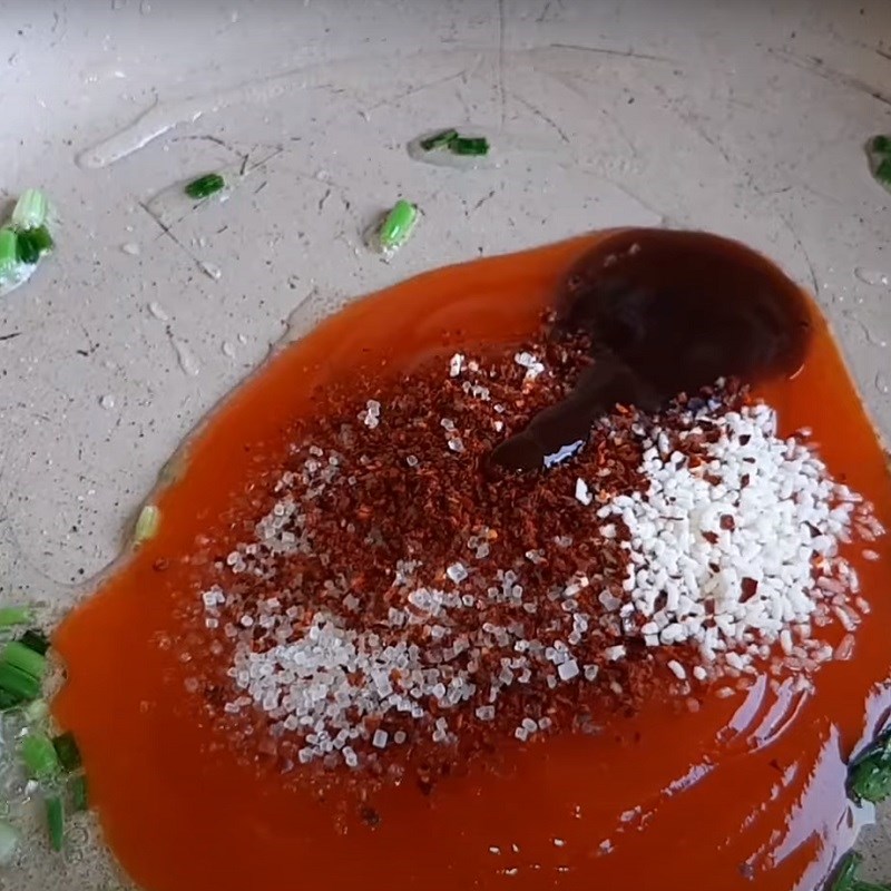 Bước 3 Làm sốt cay Nui xào chay sốt cay