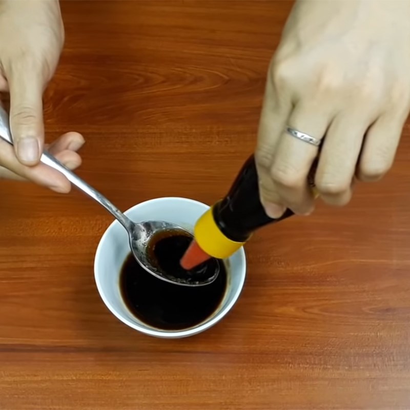 Bước 3 Làm sốt kho Gà kho trứng cút