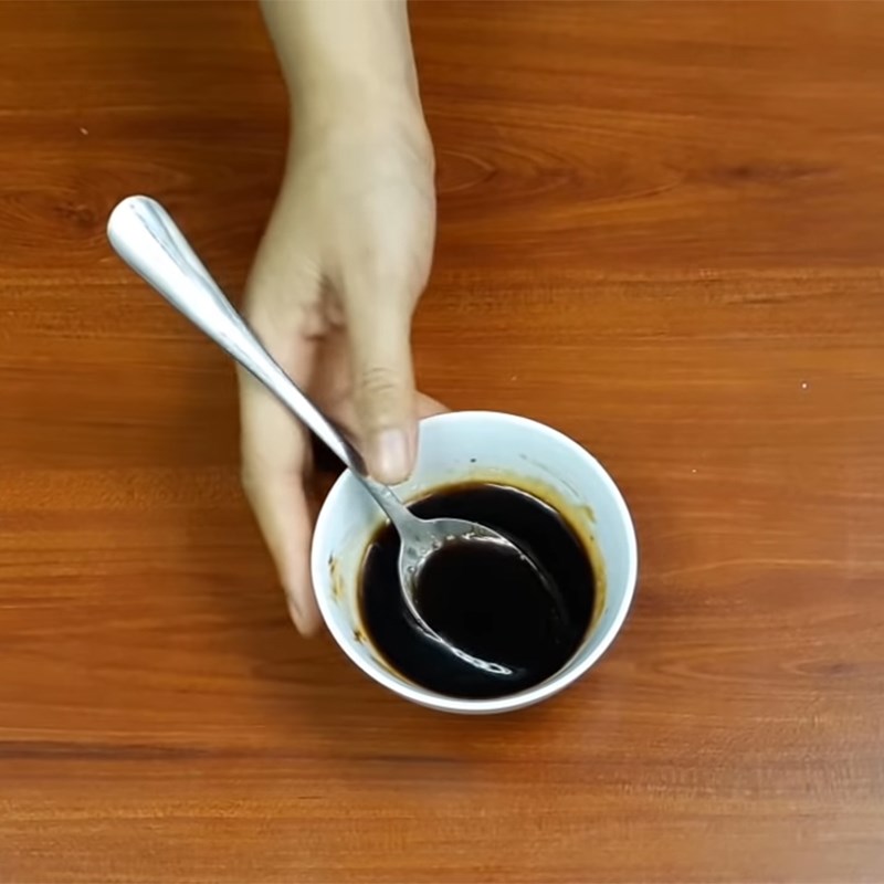 Bước 3 Làm sốt kho Gà kho trứng cút