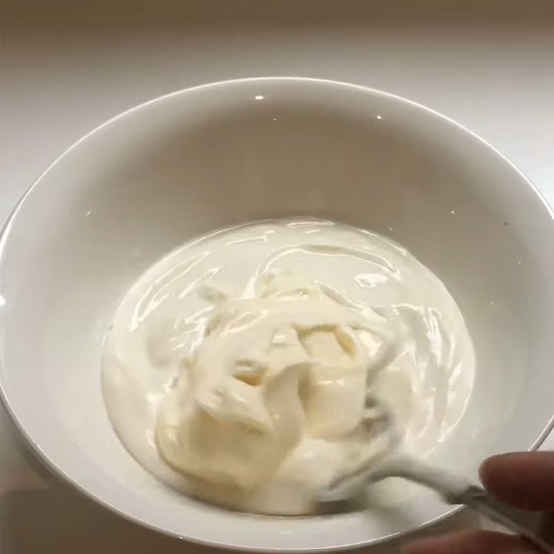 Bước 4 Làm sốt phết bánh Bánh mì ruốc cuộn sốt mayonnaise