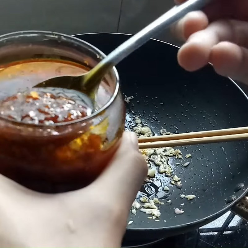 Bước 3 Làm sốt sa tế Cá cơm chiên sả tế