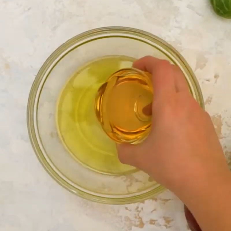 Bước 2 Làm sốt trộn salad Salad bắp cải tí hon trái cây