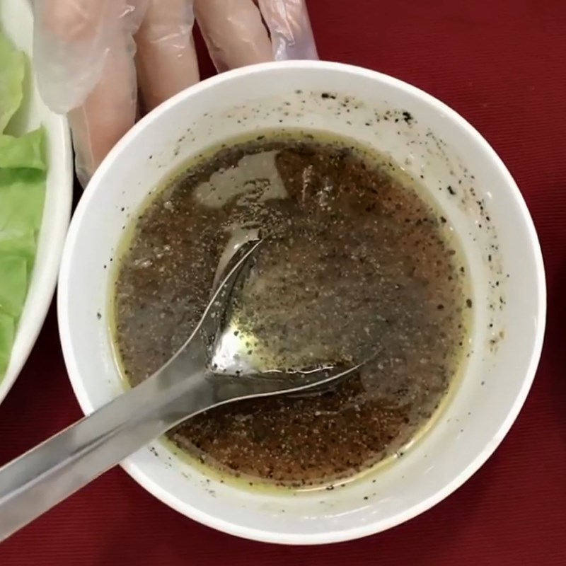 Bước 4 Làm sốt trộn salad Salad gà hạt óc chó