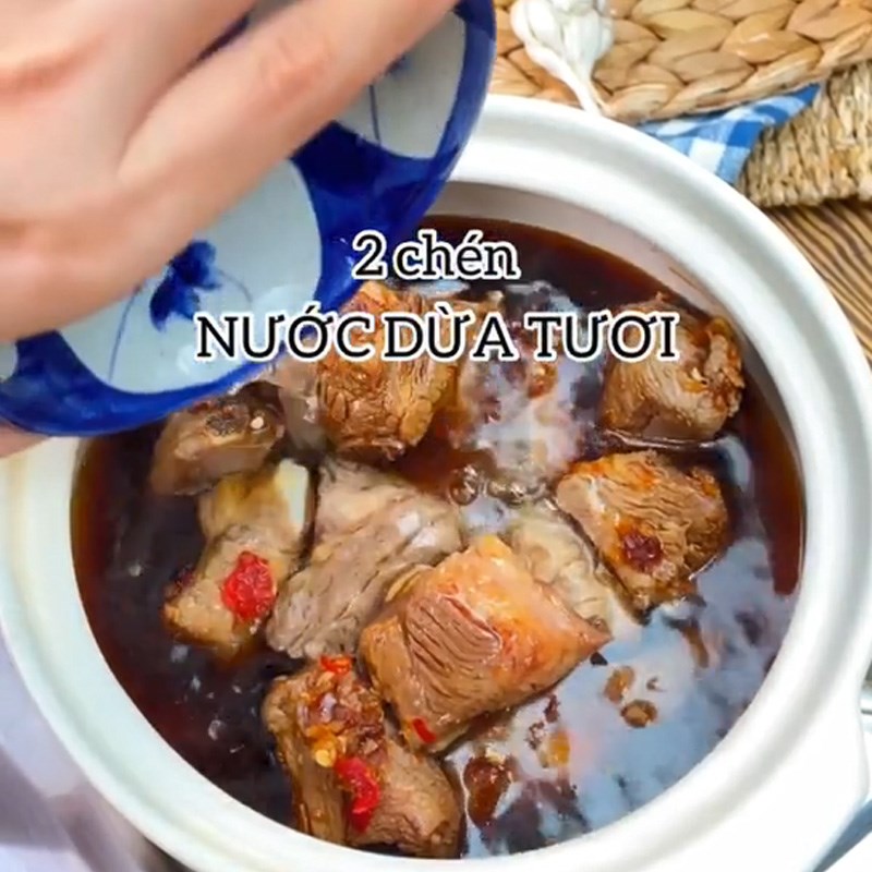 Bước 3 Làm sườn kho trứng cút Sườn kho trứng cút (Công thức được chia sẻ từ TikTok Cách Nấu Ngon cùng Cách Nấu Ngon)