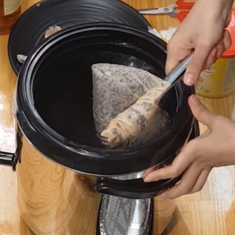 Bước 2 Làm trà sữa Trà sữa kem tiramisu