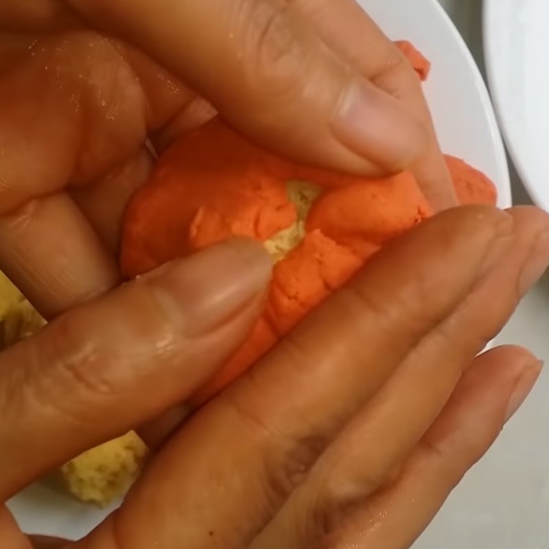 Bước 5 Làm viên trôi nước Chè trôi nước gấc nhân đậu xanh