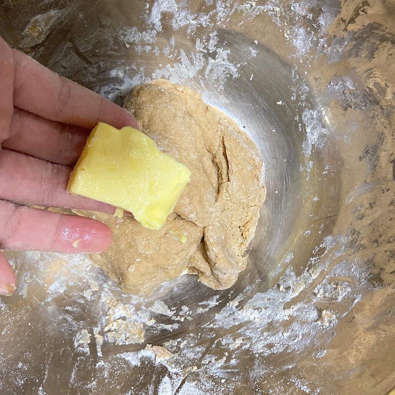 Bước 2 Làm vỏ bánh Bánh mì nhân trứng sữa socola