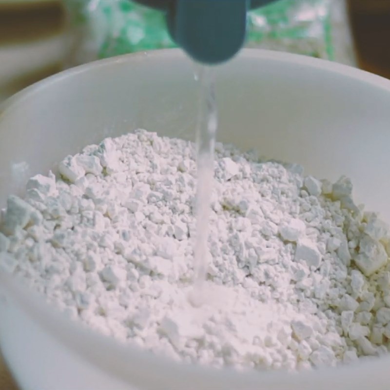 Bước 3 Làm vỏ bánh trôi nước Chè trôi nước nhân đậu đỏ