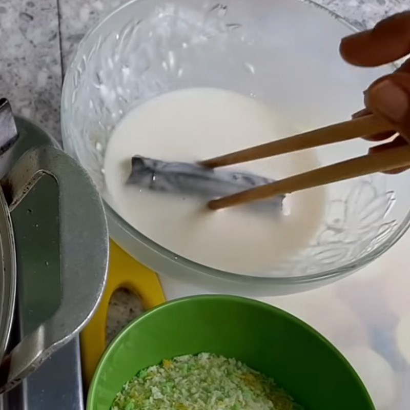 Bước 4 Lăn bột và chiên Đậu hũ chiên xù rong biển