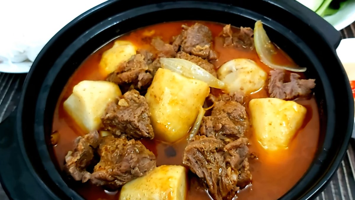 Lẩu bò chao khoai môn