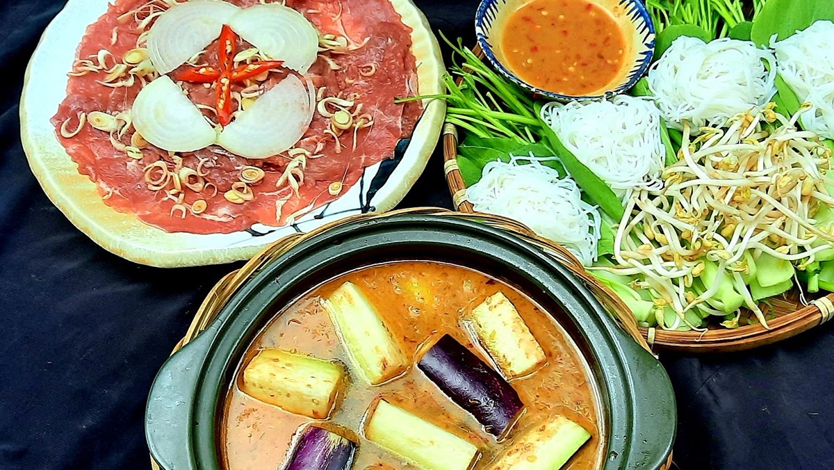 Lẩu bò mắm ruốc (Công thức được chia sẻ từ người dùng)