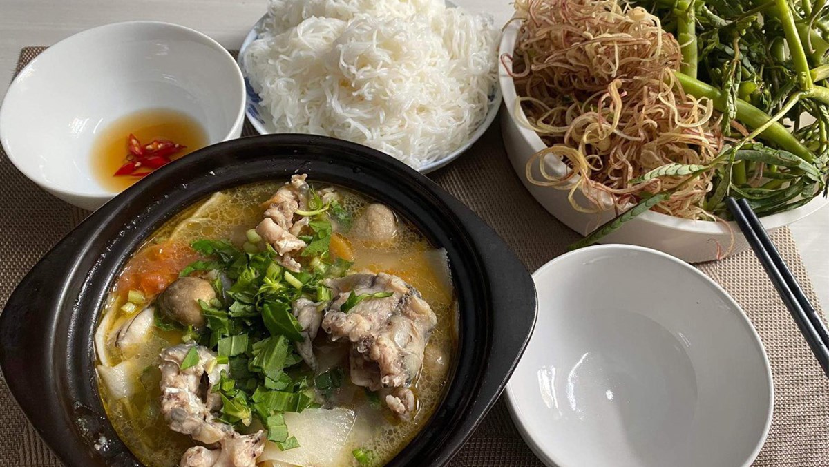 Lẩu ếch lá giang