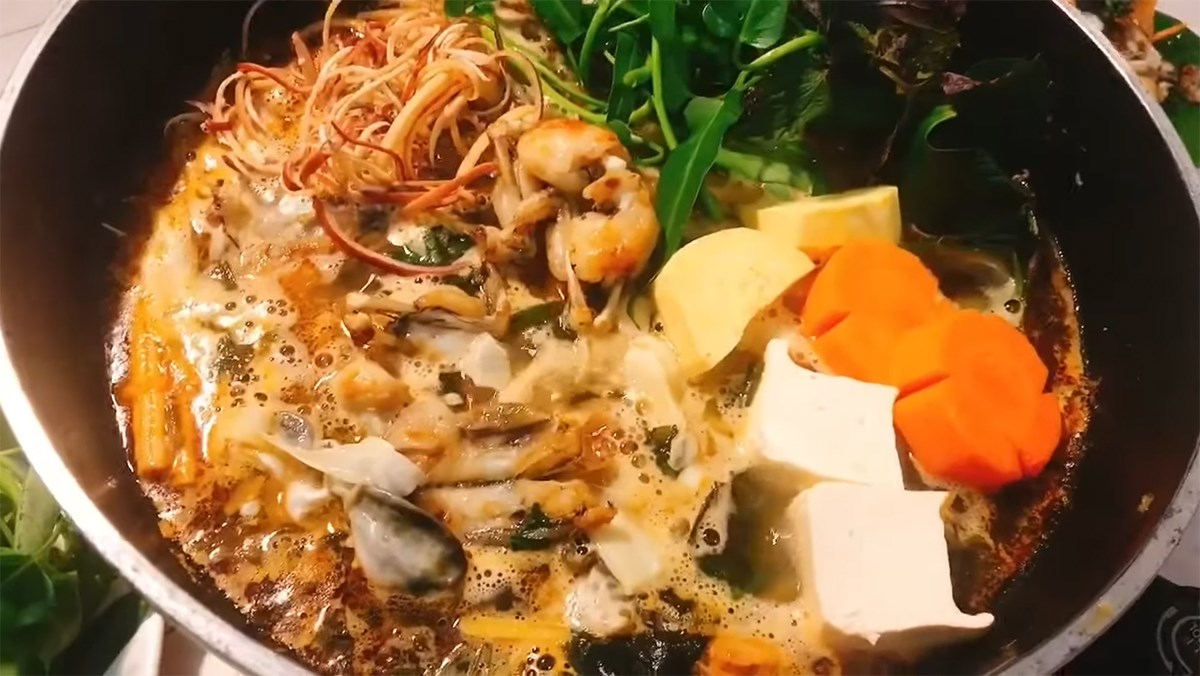 Lẩu ếch măng cay