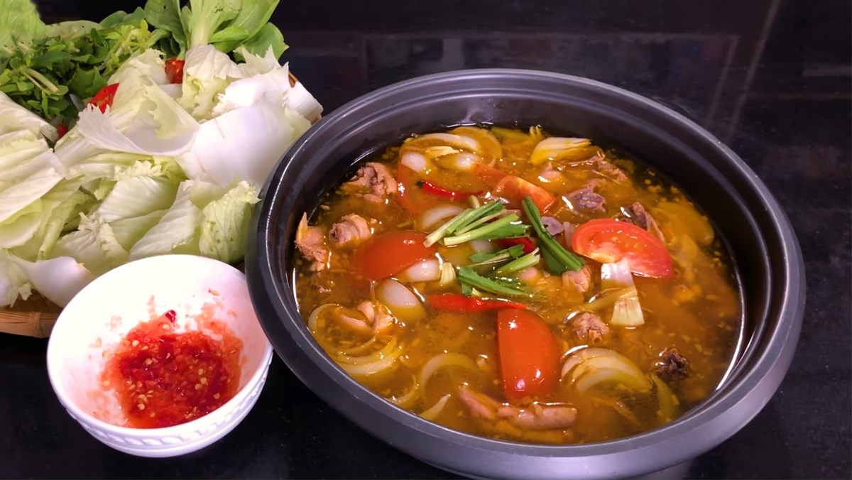 Lẩu gà Thái chua cay