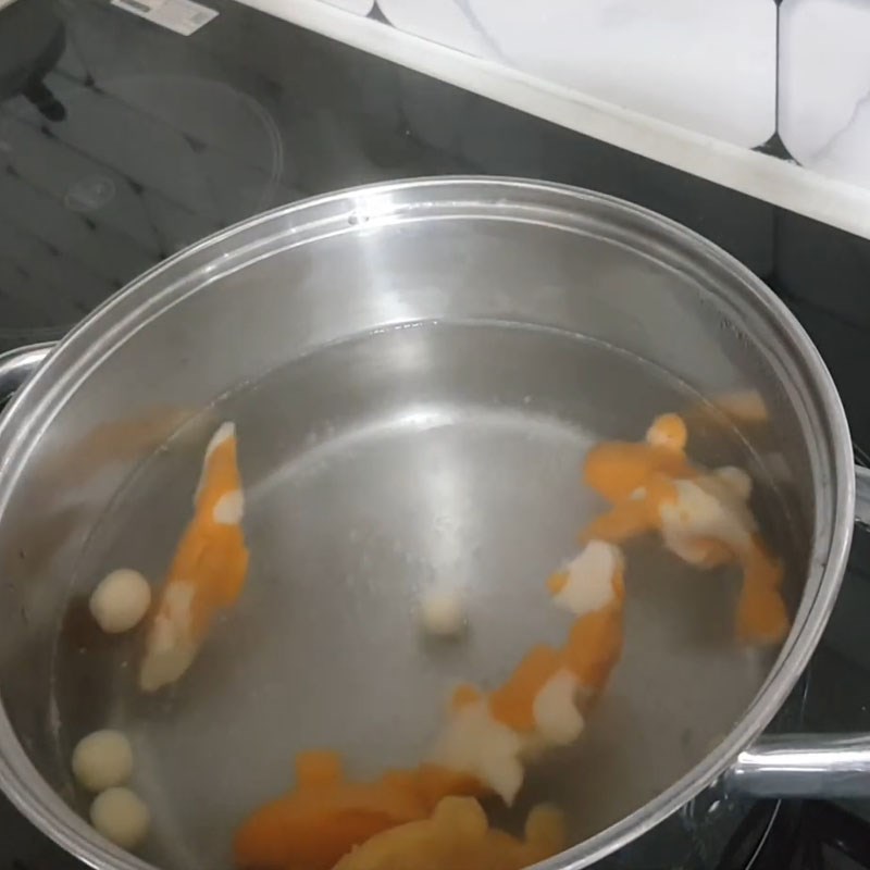 Bước 5 Luộc bánh Chè trôi nước cá chép