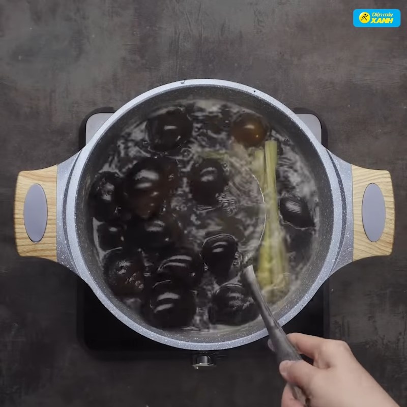 Bước 2 Luộc ốc Ốc bươu nhồi thịt