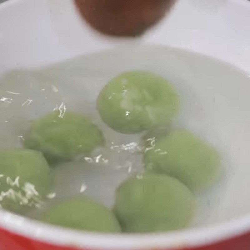 Bước 5 Luộc bánh Bánh trôi nước trà xanh nhân mè đen