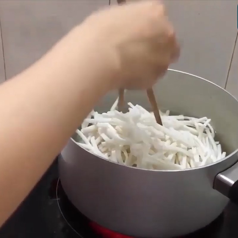 Bước 3 Luộc bánh canh Bánh canh xương heo
