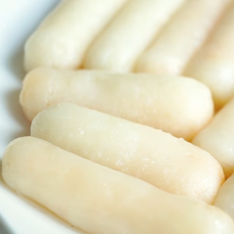 Bước 4 Luộc bánh gạo Bánh gạo nhân phô mai lát