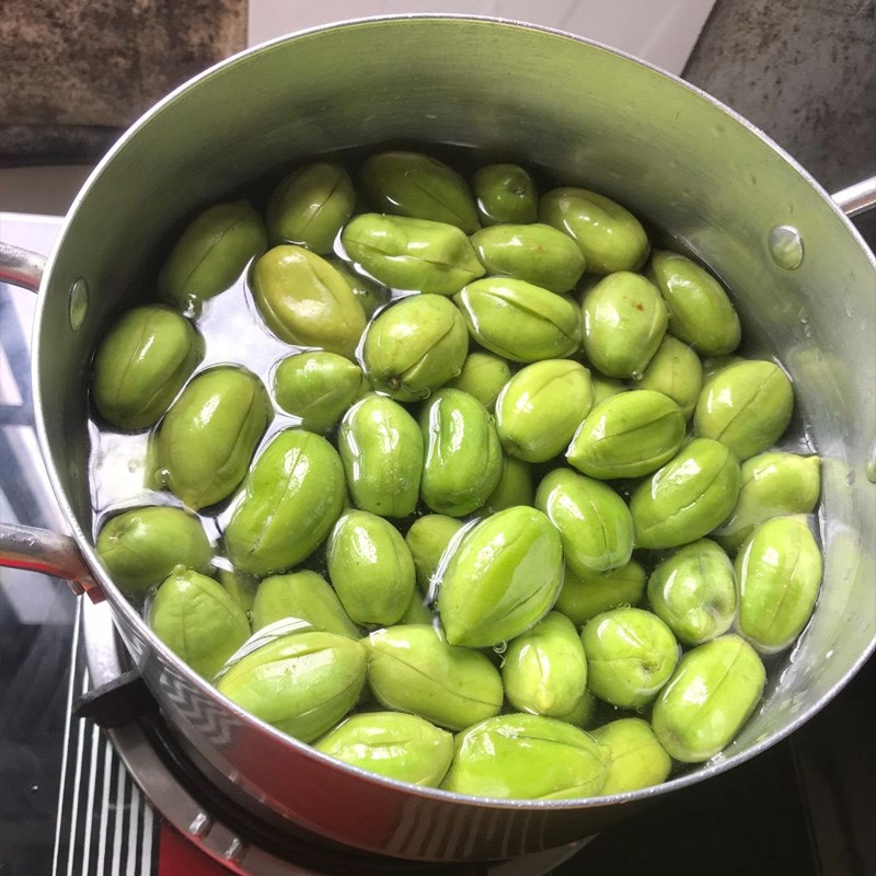 Bước 2 Luộc cà na Mứt cà na