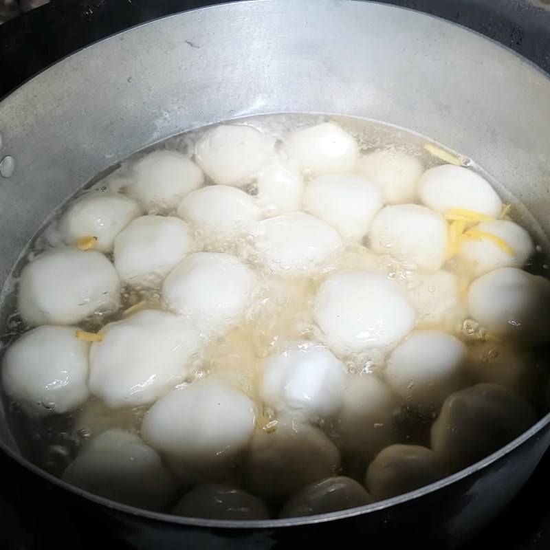 Bước 8 Luộc chè Chè trôi nước gấc nhân sầu riêng