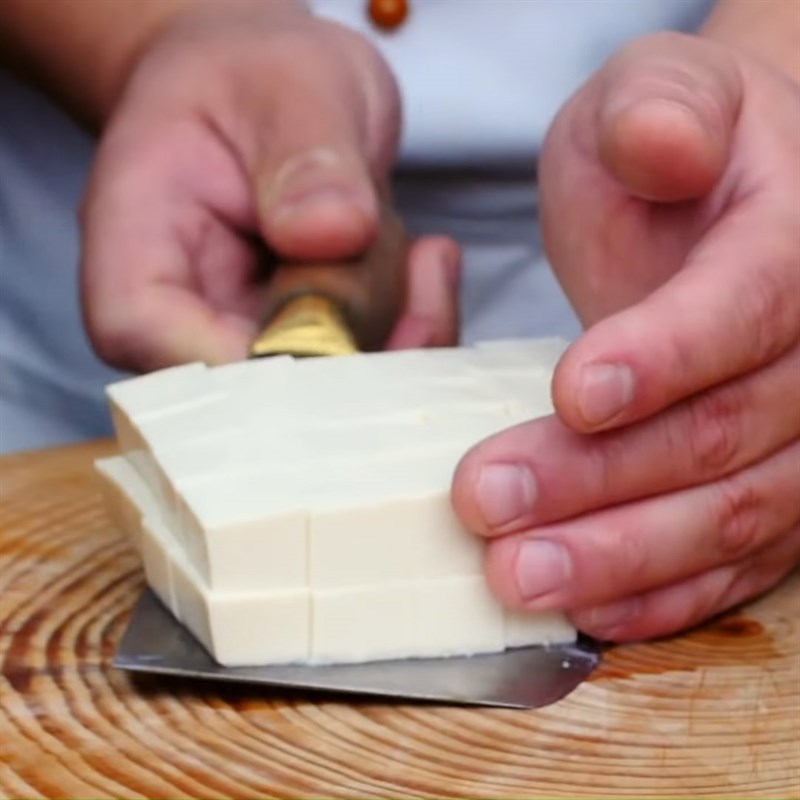Bước 3 Luộc đậu hũ Đậu hũ non xào thịt cua