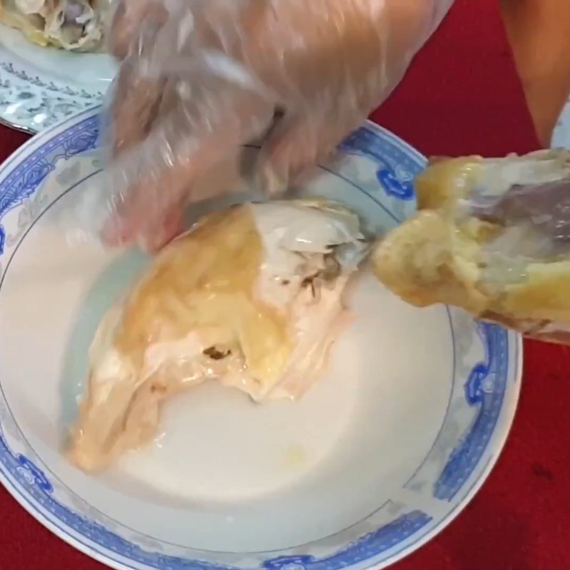 Bước 3 Luộc gà Cháo gà nấm rơm