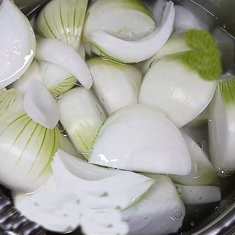 Bước 2 Luộc hành tây Nước ép hành tây