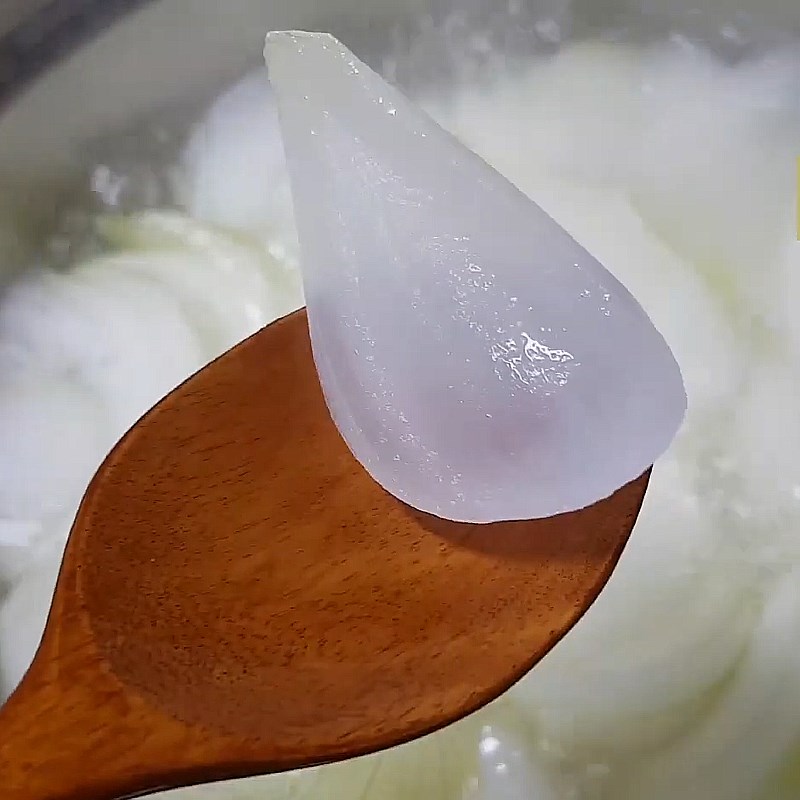 Bước 2 Luộc hành tây Nước ép hành tây