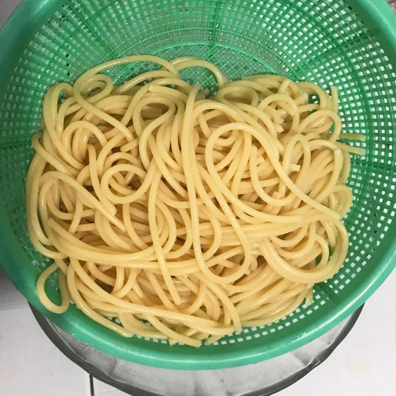 Bước 2 Luộc mì Mì Ý chay